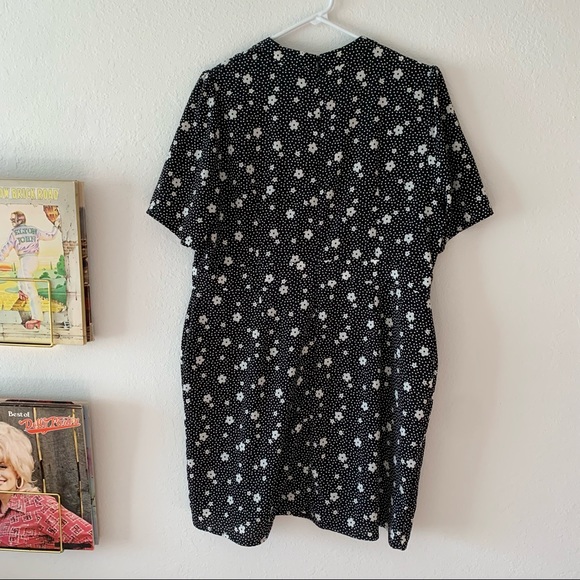 ASOS DESIGN mini tea dress with buttons and split detail in mono floral print - Picture 9 of 13